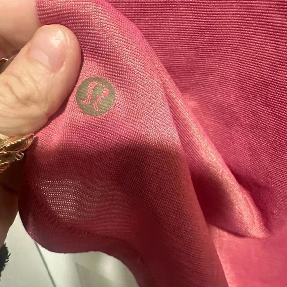 Lululemon pink and gold iridescent V Neck Short Sleeve Shirt Size Medium - Picture 4 of 4